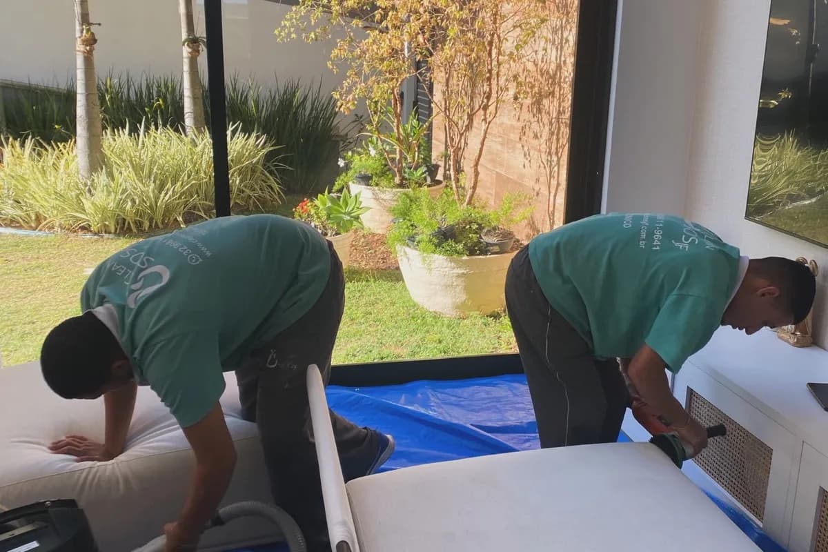 Limpeza de Poltronas e Cadeiras em Juiz de Fora - CleanSOS JF